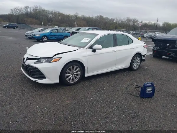 4T1B11HK1KU252879 2019 TOYOTA CAMRY - Image 2