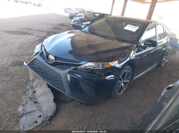 4T1B11HK1KU257998 2019 TOYOTA CAMRY - Image 2