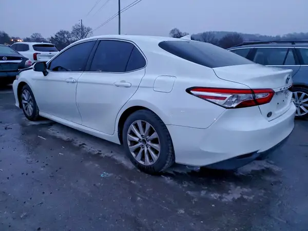 4T1B11HK1KU258441 2019 TOYOTA CAMRY - Image 2