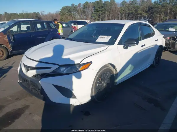 4T1B11HK1KU260576 2019 TOYOTA CAMRY - Image 2