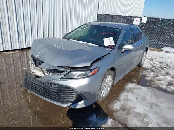 4T1B11HK1KU264403 2019 TOYOTA CAMRY - Image 2