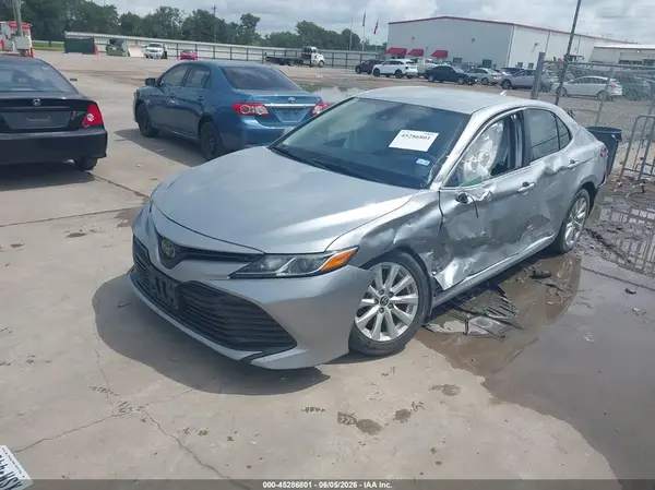 4T1B11HK1KU269035 2019 TOYOTA CAMRY - Image 2
