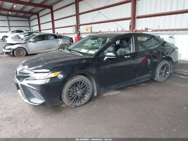 4T1B11HK1KU273988 2019 TOYOTA CAMRY - Image 2