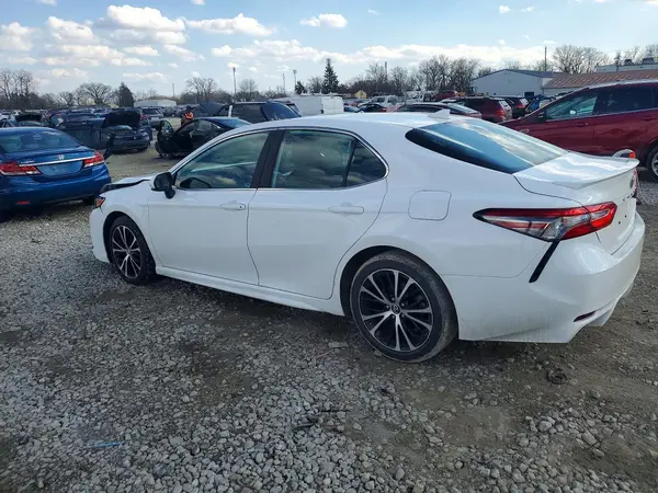4T1B11HK1KU280567 2019 TOYOTA CAMRY - Image 2