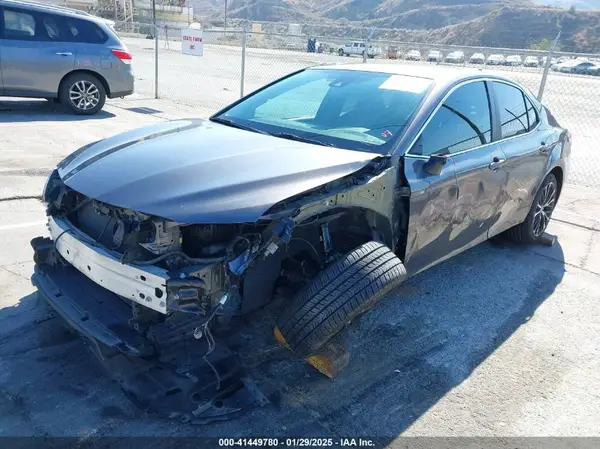 4T1B11HK1KU283162 2019 TOYOTA CAMRY - Image 2