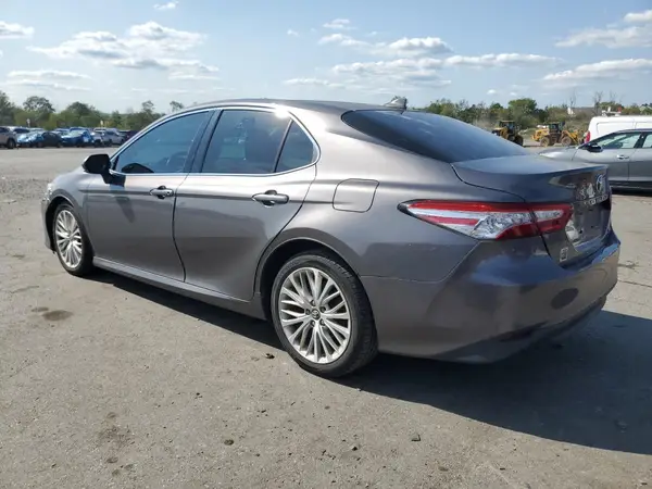 4T1B11HK1KU285137 2019 TOYOTA CAMRY - Image 2