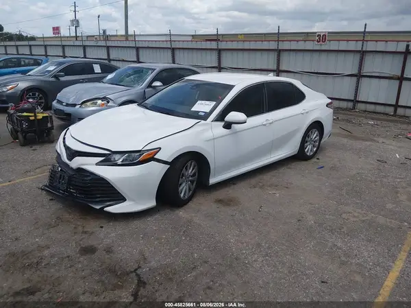 4T1B11HK1KU288569 2019 TOYOTA CAMRY - Image 2