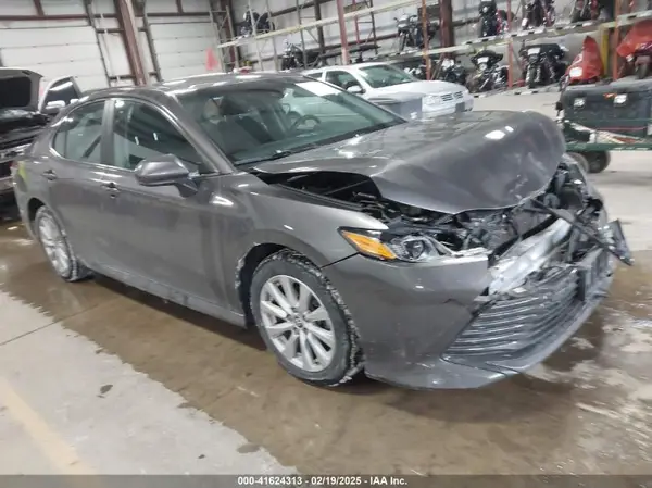 4T1B11HK1KU291214 2019 TOYOTA CAMRY - Image 1