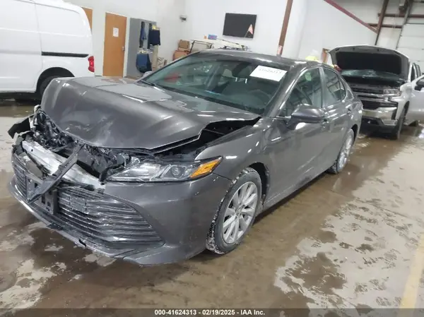 4T1B11HK1KU291214 2019 TOYOTA CAMRY - Image 2