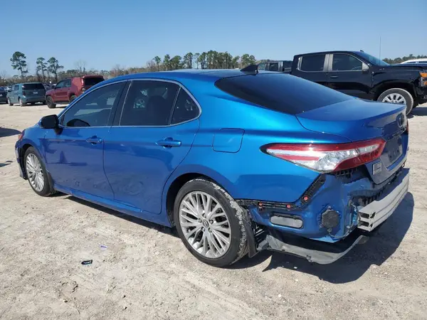 4T1B11HK1KU295019 2019 TOYOTA CAMRY - Image 2