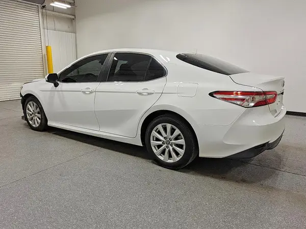 4T1B11HK1KU679253 2019 TOYOTA CAMRY - Image 2