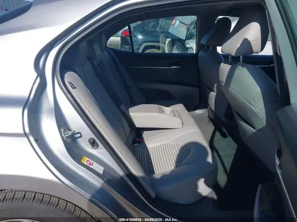 4T1B11HK1KU681049 2019 TOYOTA CAMRY - Image 8