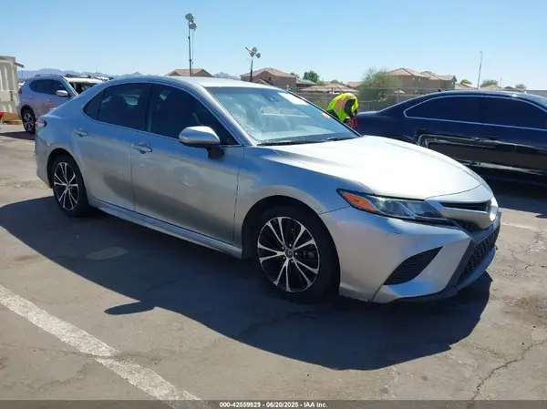 4T1B11HK1KU685506 2019 TOYOTA CAMRY - Image 1