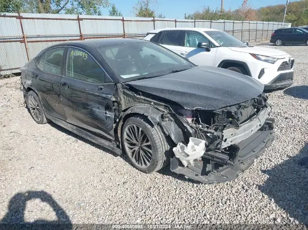 4T1B11HK1KU686574 2019 TOYOTA CAMRY - Image 1