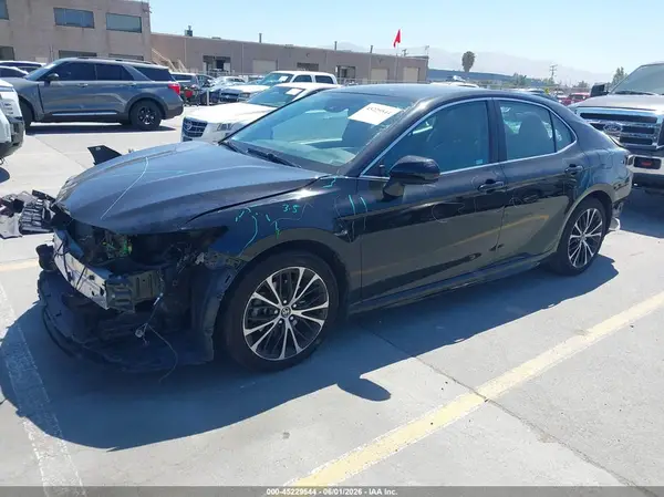 4T1B11HK1KU687420 2019 TOYOTA CAMRY - Image 2