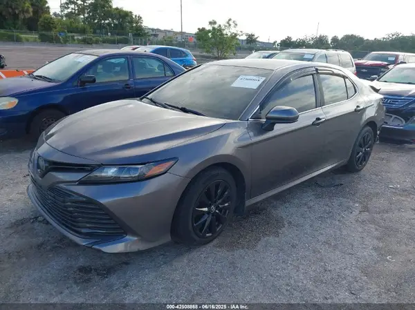 4T1B11HK1KU697803 2019 TOYOTA CAMRY - Image 2