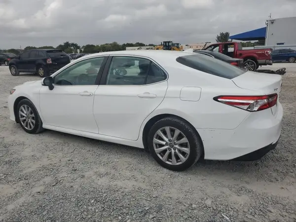 4T1B11HK1KU700912 2019 TOYOTA CAMRY - Image 2