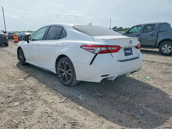 4T1B11HK1KU702126 2019 TOYOTA CAMRY - Image 2