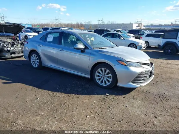 4T1B11HK1KU702188 2019 TOYOTA CAMRY - Image 1