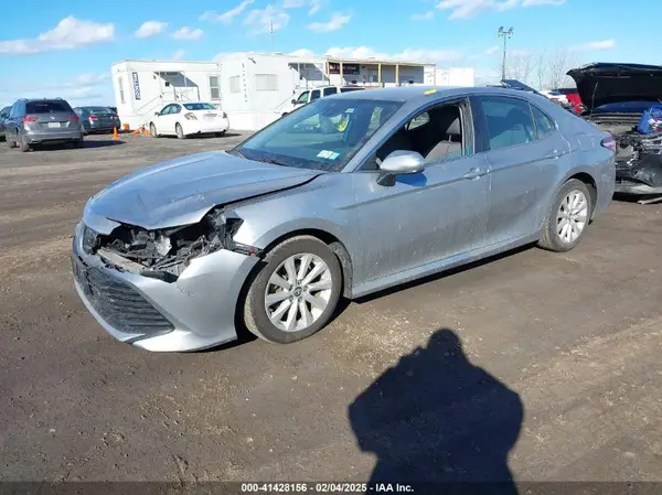 4T1B11HK1KU702188 2019 TOYOTA CAMRY - Image 2