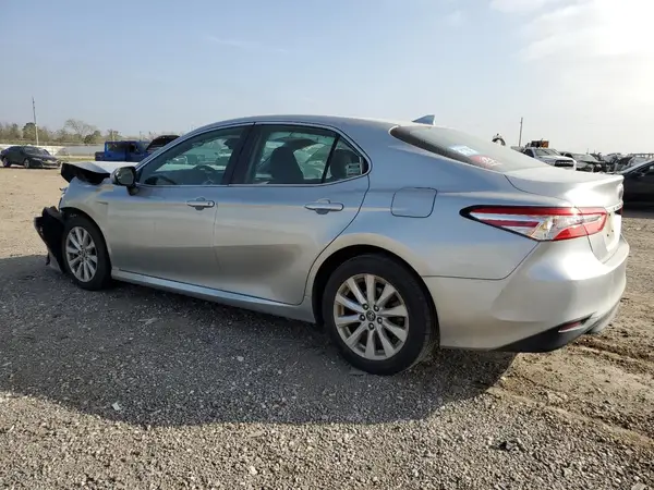 4T1B11HK1KU704457 2019 TOYOTA CAMRY - Image 2