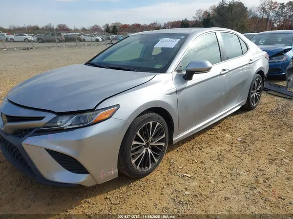 4T1B11HK1KU715460 2019 TOYOTA CAMRY - Image 2