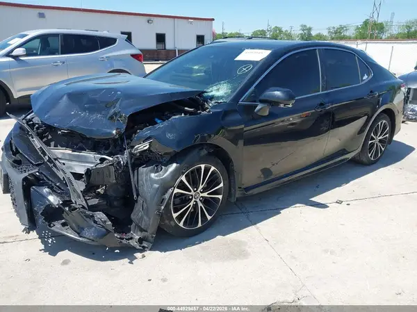 4T1B11HK1KU719878 2019 TOYOTA CAMRY - Image 2