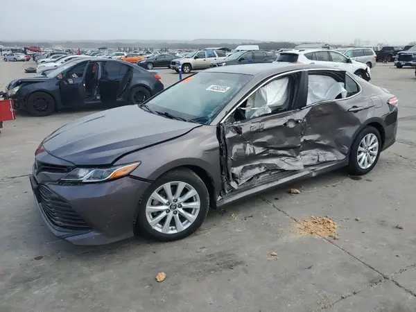 4T1B11HK1KU722070 2019 TOYOTA CAMRY - Image 1