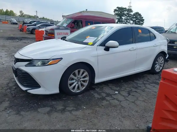 4T1B11HK1KU723252 2019 TOYOTA CAMRY - Image 2