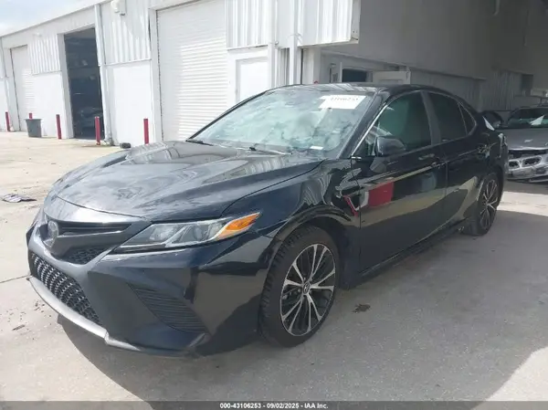 4T1B11HK1KU725504 2019 TOYOTA CAMRY - Image 2