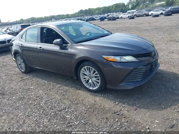 4T1B11HK1KU725759 2019 TOYOTA CAMRY - Image 1