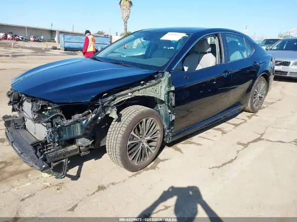 4T1B11HK1KU733408 2019 TOYOTA CAMRY - Image 2