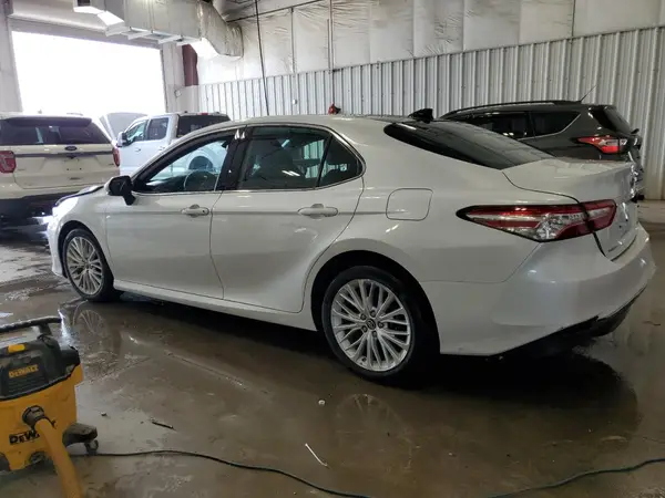 4T1B11HK1KU734784 2019 TOYOTA CAMRY - Image 2