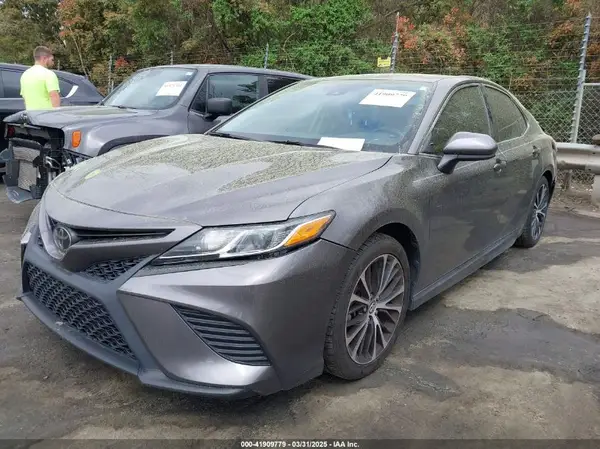 4T1B11HK1KU737443 2019 TOYOTA CAMRY - Image 2