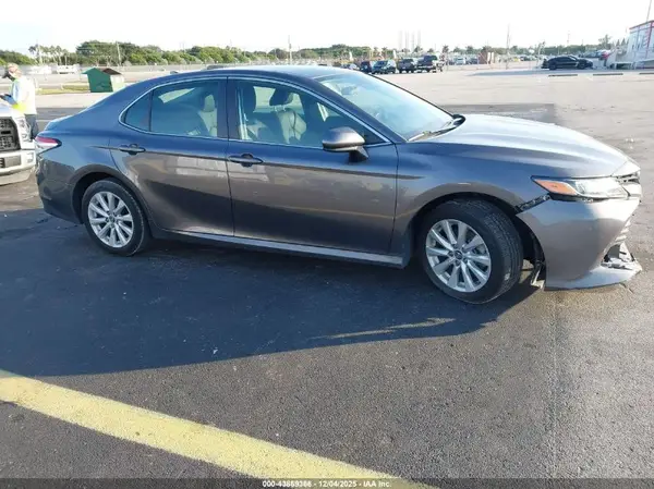 4T1B11HK1KU737569 2019 TOYOTA CAMRY - Image 1