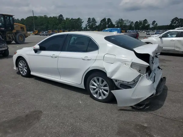 4T1B11HK1KU739726 2019 TOYOTA CAMRY - Image 2