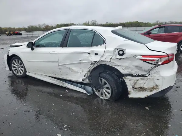 4T1B11HK1KU747017 2019 TOYOTA CAMRY - Image 2