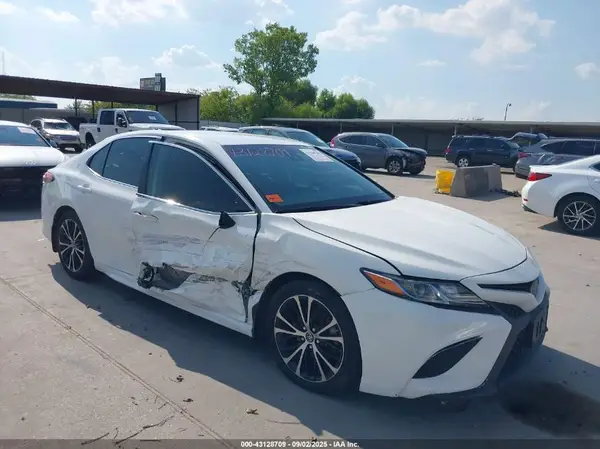 4T1B11HK1KU747079 2019 TOYOTA CAMRY - Image 1