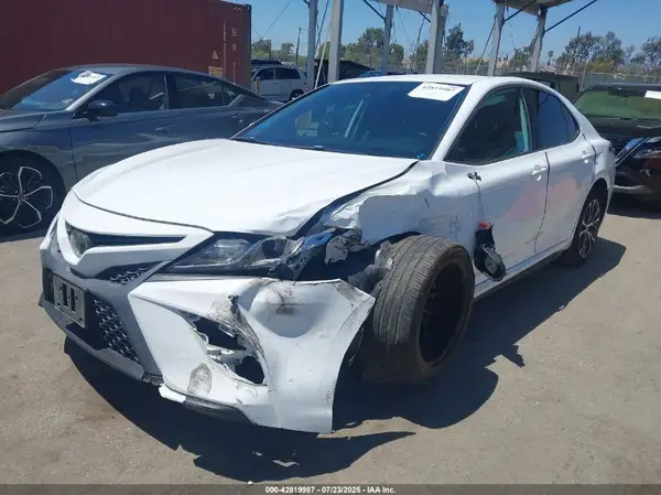 4T1B11HK1KU748832 2019 TOYOTA CAMRY - Image 2