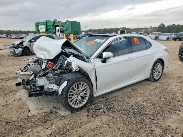 4T1B11HK1KU750709 2019 TOYOTA CAMRY - Image 1
