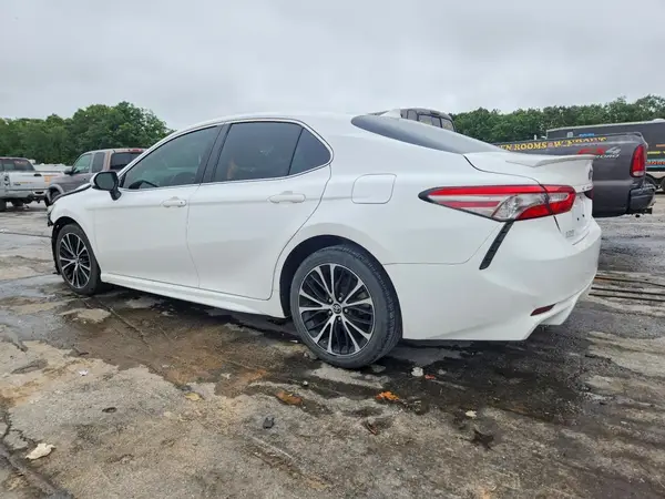 4T1B11HK1KU760088 2019 TOYOTA CAMRY - Image 2