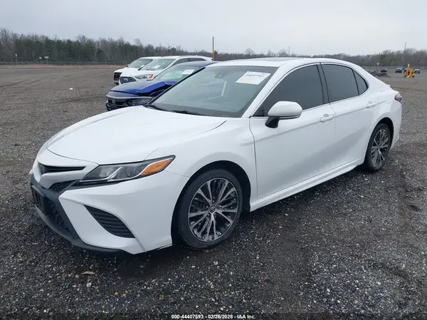4T1B11HK1KU761967 2019 TOYOTA CAMRY - Image 2