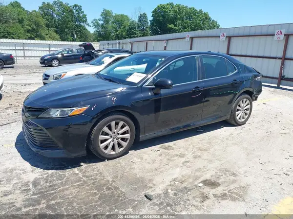 4T1B11HK1KU767218 2019 TOYOTA CAMRY - Image 2