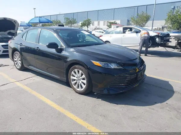 4T1B11HK1KU774086 2019 TOYOTA CAMRY - Image 1
