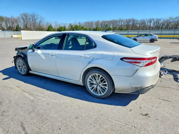 4T1B11HK1KU779725 2019 TOYOTA CAMRY - Image 2