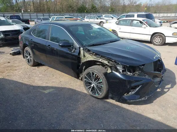 4T1B11HK1KU782561 2019 TOYOTA CAMRY - Image 1