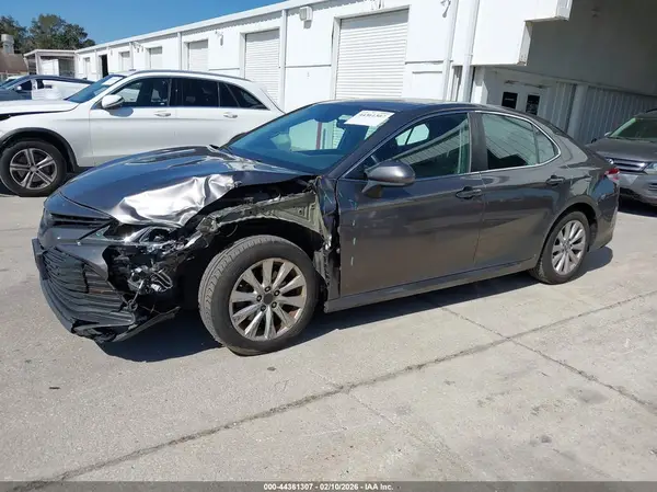 4T1B11HK1KU789249 2019 TOYOTA CAMRY - Image 2