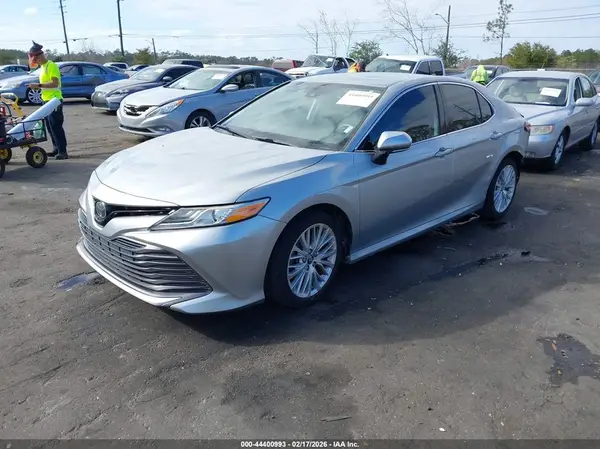4T1B11HK1KU795178 2019 TOYOTA CAMRY - Image 2