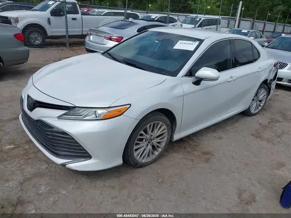 4T1B11HK1KU797738 2019 TOYOTA CAMRY - Image 2