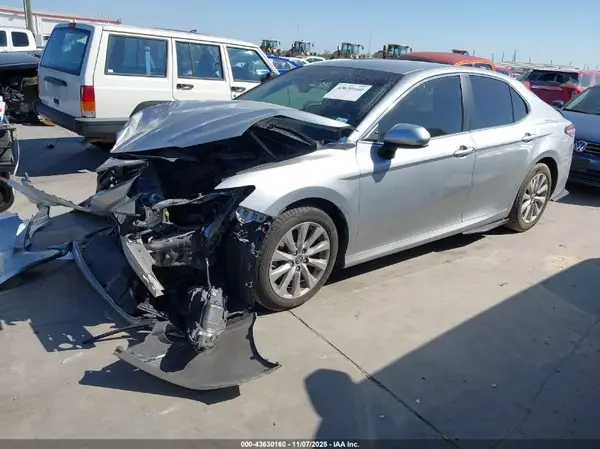 4T1B11HK1KU798694 2019 TOYOTA CAMRY - Image 2